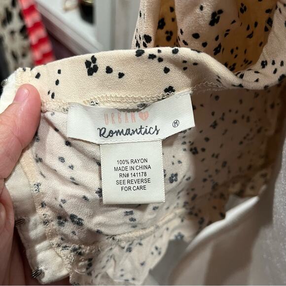 Urban Romantics Cream Ditzy Floral Mermaid Crop Top Tie Front Size Juniors Med - Picture 6 of 9